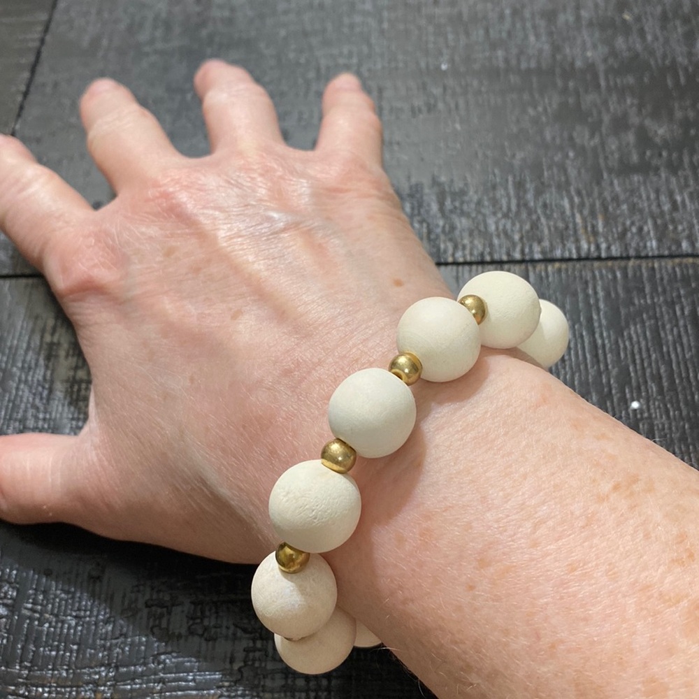 NWT Pomona Neutral & Gold Tone Beads Bracelet!